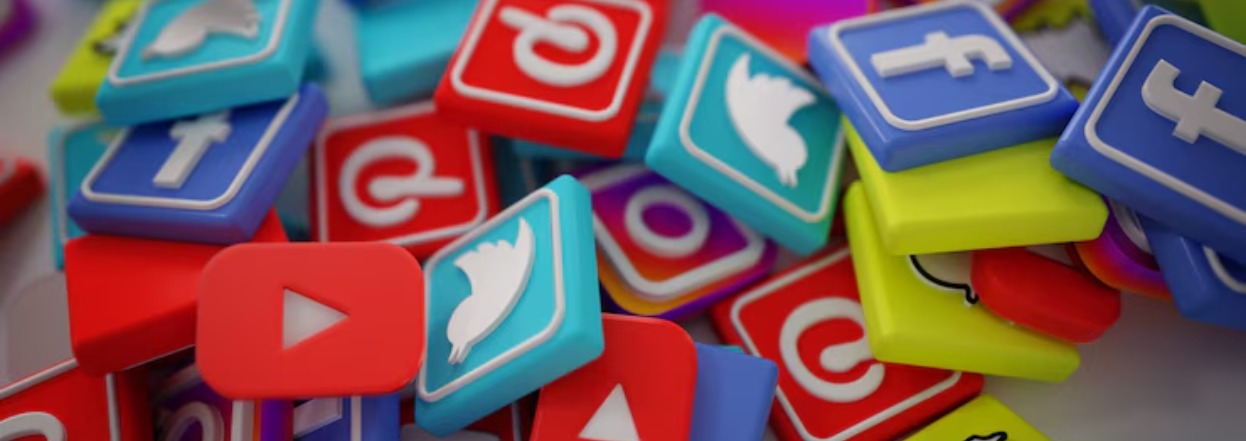 Digital marketing consultant offering services in SEO, web design, app development, and social media marketing across the USA.